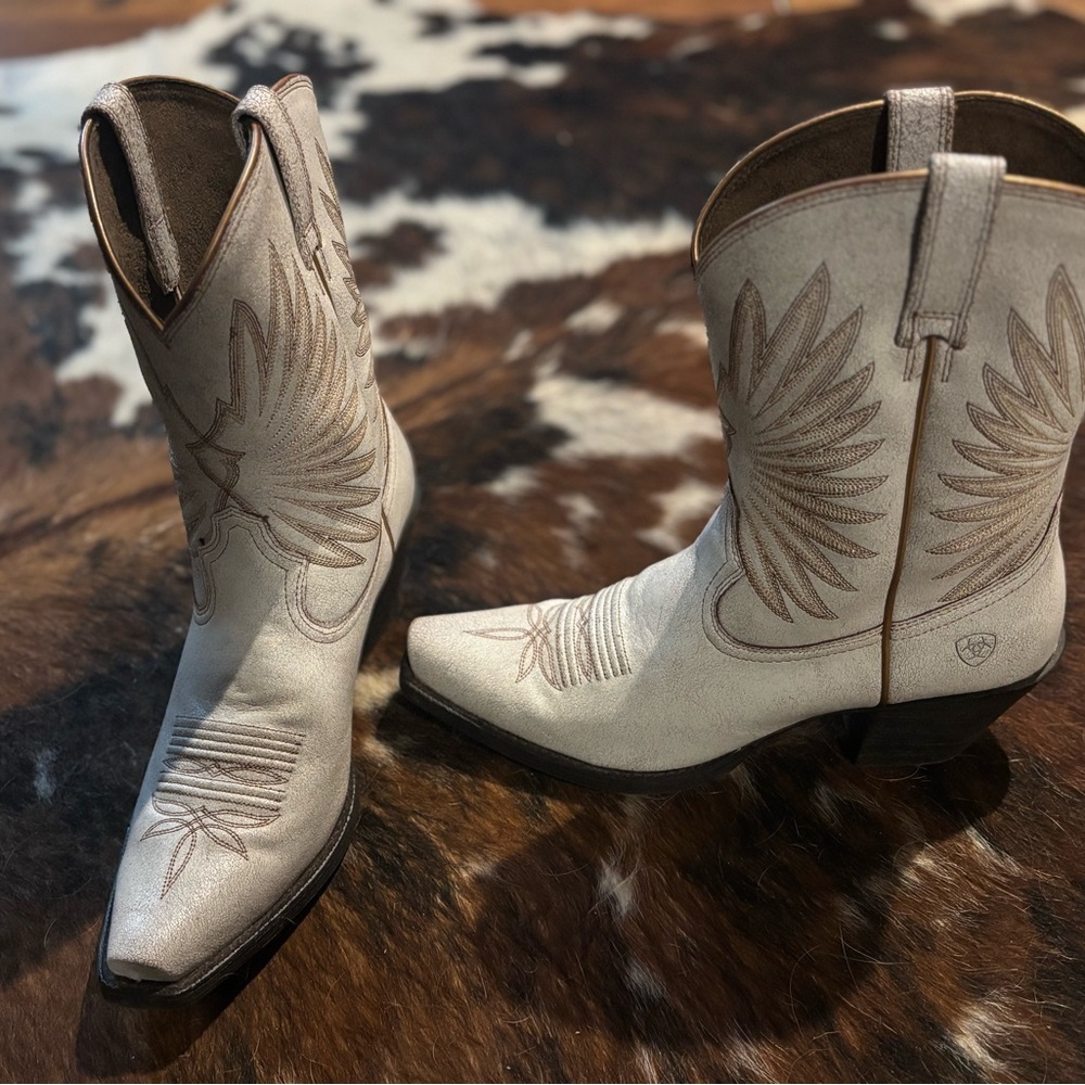 Ariat Cream Heeled Boots with Intricate Stitching - Picture 3 of 5